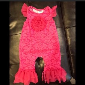 Romper /Peaches and Cream 6/9 months✨